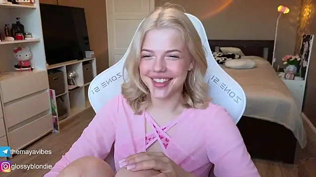 Maya Rave online show from April 9, 2026, 3:30 am