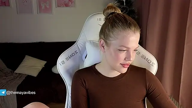 Maya Rave online show from January 18, 2026, 3:54 am