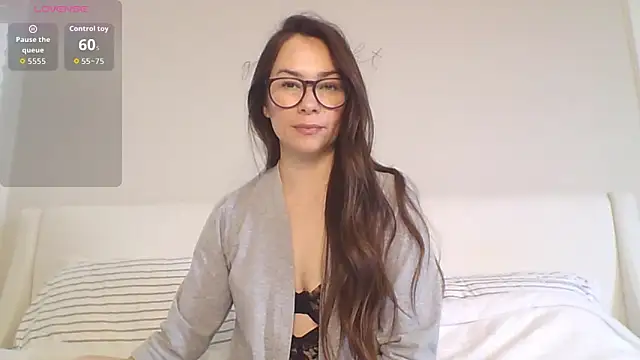 mixedasiangirl online show from May 8, 2026, 6:56 pm