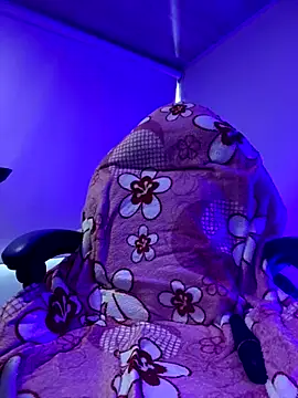 bonnie 18x online show from November 26, 2025, 9:37 pm