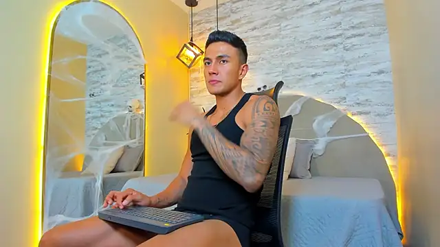 Aron Bolt online show from October 24, 2025, 10:09 pm