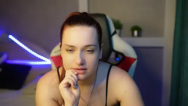 LisaElfy online show from February 10, 2026, 3:44 pm