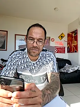 Snapshot of mileflav0r chatting on May 29, 2026, 8:31 am mileflav0r online show from May 29, 2026, 8:31 am
