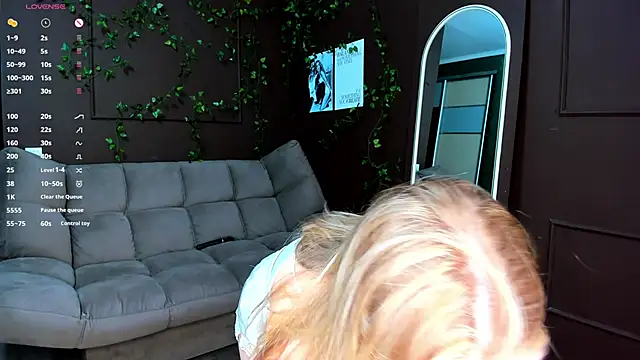 Snapshot of LinaCristonsen chatting on February 25, 2025, 5:19 pm LinaCristonsen online show from February 25, 2025, 5:19 pm