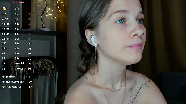 Snapshot of LinaCristonsen chatting on December 8, 2024, 5:11 pm LinaCristonsen online show from December 8, 2024, 5:11 pm