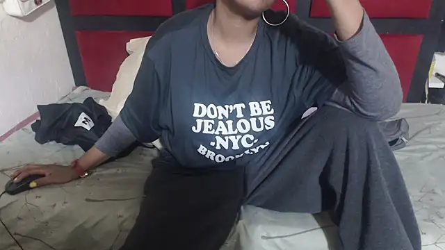 MaximTease24 online show from April 12, 2026, 7:50 pm