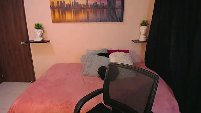 cristal-evanns online show from November 28, 2025, 3:39 am