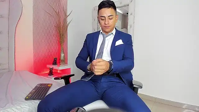 Lucii fer  online show from April 13, 2026, 12:20 pm