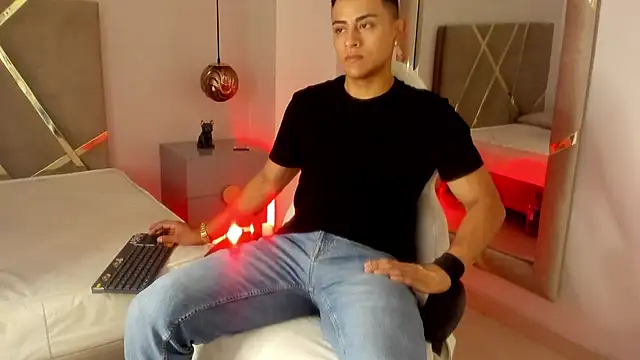 Lucii fer  online show from November 15, 2025, 11:36 am