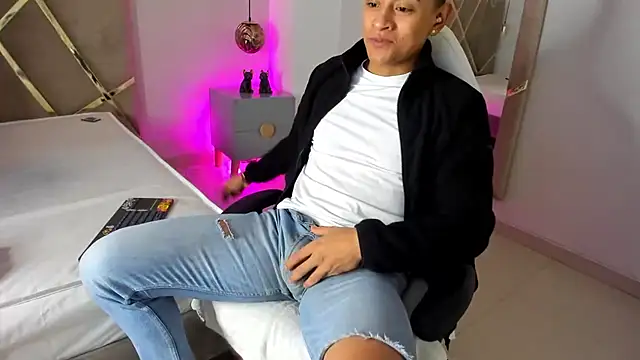 Lucii fer  online show from November 18, 2025, 1:03 pm