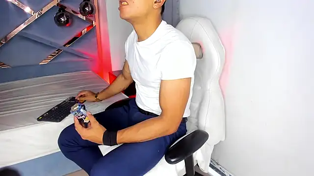 Lucii fer  online show from November 27, 2025, 11:54 am