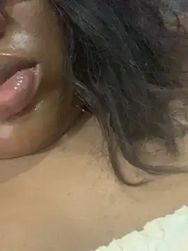 bonbonaumiel online show from January 3, 2025, 6:24 pm