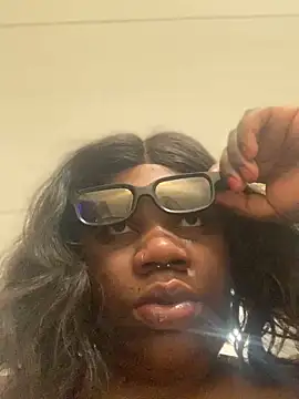 bonbonaumiel online show from January 6, 2025, 9:19 am