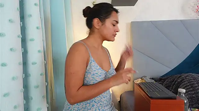 Snapshot of AshiaEkta1 chatting on February 1, 2026, 5:38 am AshiaEkta1 online show from February 1, 2026, 5:38 am