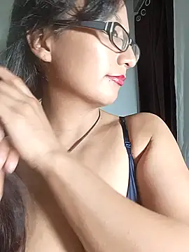 Lucy Chery online show from February 10, 2026, 11:15 pm