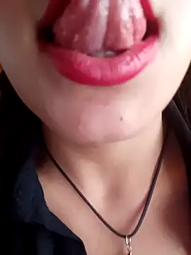 Lucy Chery online show from November 10, 2025, 6:02 pm