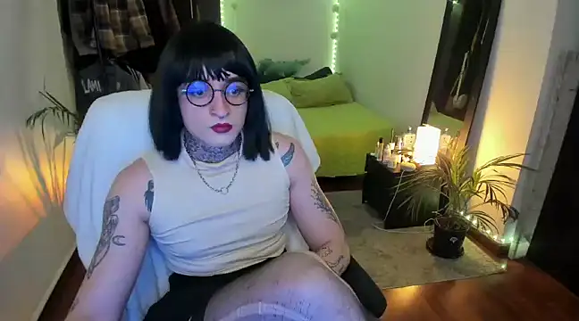 Snapshot of ShiiraVelkor chatting on February 5, 2025, 1:04 am ShiiraVelkor online show from February 5, 2025, 1:04 am