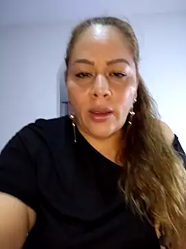 Snapshot of SluttyMilf79 chatting on March 9, 2026, 5:33 am SluttyMilf79 online show from March 9, 2026, 5:33 am