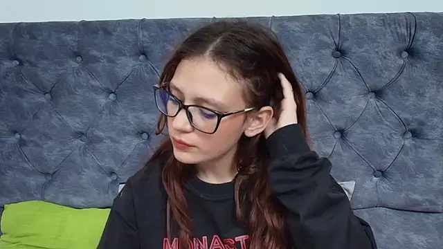 Snapshot of LARICSABLUE chatting on February 3, 2026, 7:13 am LARICSABLUE online show from February 3, 2026, 7:13 am