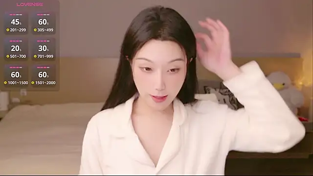 Lucky-baby online show from November 15, 2025, 1:26 pm