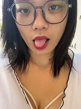 Snapshot of Bella0815 chatting on September 9, 2025, 8:02 am Bella0815 online show from September 9, 2025, 8:02 am