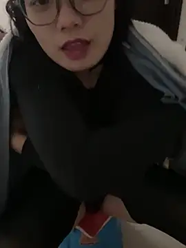 Snapshot of Bella0815 chatting on December 22, 2024, 7:33 am Bella0815 online show from December 22, 2024, 7:33 am