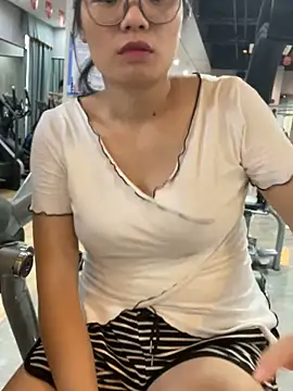 Snapshot of Bella0815 chatting on October 7, 2025, 9:21 am Bella0815 online show from October 7, 2025, 9:21 am