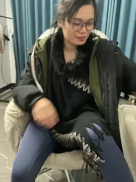 Snapshot of Bella0815 chatting on February 9, 2025, 10:09 am Bella0815 online show from February 9, 2025, 10:09 am