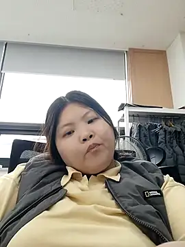 hello098712 online show from September 19, 2025, 3:10 am