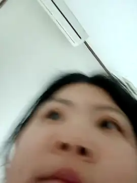 hello098712 online show from April 28, 2026, 2:21 pm