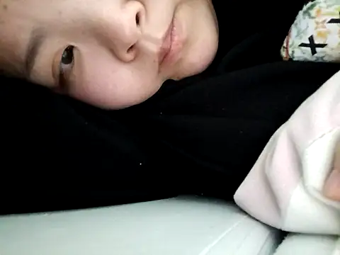 hello098712 online show from February 15, 2026, 12:15 pm