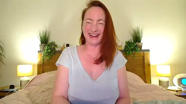 Snapshot of LouiseTswing chatting on March 17, 2025, 7:48 pm LouiseTswing online show from March 17, 2025, 7:48 pm
