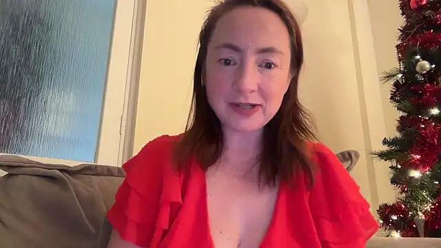 Snapshot of LouiseTswing chatting on December 13, 2024, 2:16 pm LouiseTswing online show from December 13, 2024, 2:16 pm