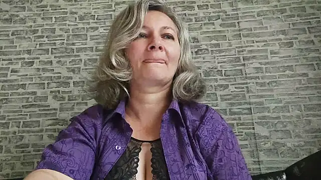 EdithManning online show from September 22, 2025, 5:46 am