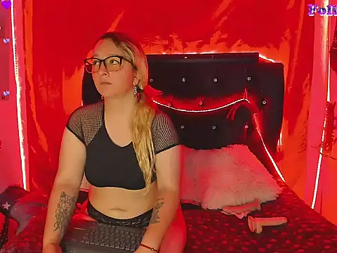 katieeandsharonn online show from November 13, 2025, 3:05 pm