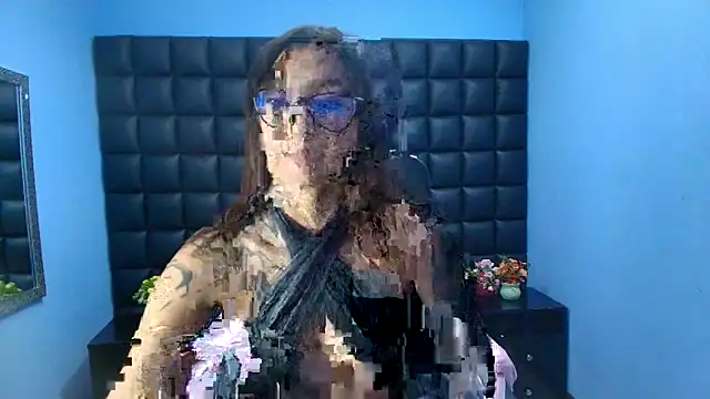 Miaa Thopmson online show from November 27, 2025, 7:47 pm