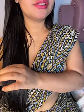 Snapshot of shara_queen1 chatting on May 17, 2026, 10:32 pm shara queen1 online show from May 17, 2026, 10:32 pm