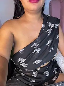 Snapshot of shara_queen1 chatting on April 30, 2026, 1:45 am shara queen1 online show from April 30, 2026, 1:45 am