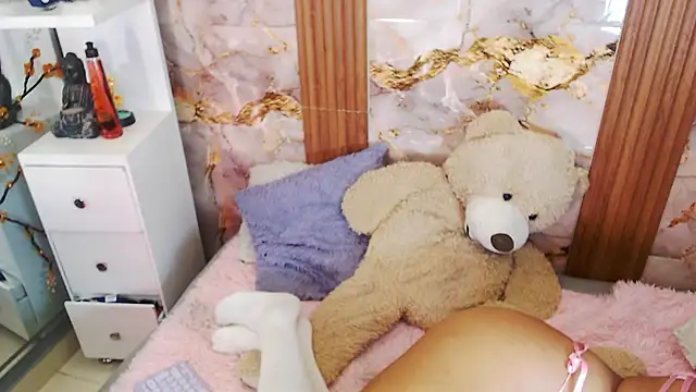 zoey-fox online show from October 30, 2025, 11:12 pm