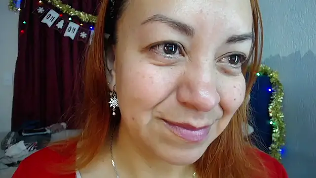 Snapshot of Delilah_Belmont chatting on January 1, 2025, 4:18 pm Delilah Belmont online show from January 1, 2025, 4:18 pm