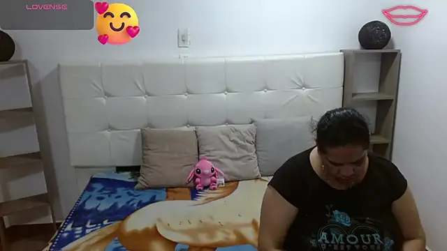 Candy and Jh0n online show from November 4, 2025, 3:32 am