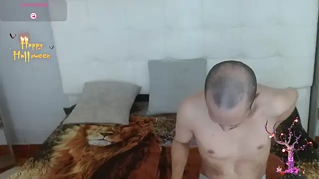 Candy and Jh0n online show from October 12, 2025, 7:43 am