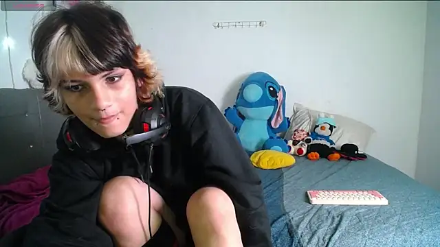 Caitlynwheler online show from March 12, 2025, 11:54 pm