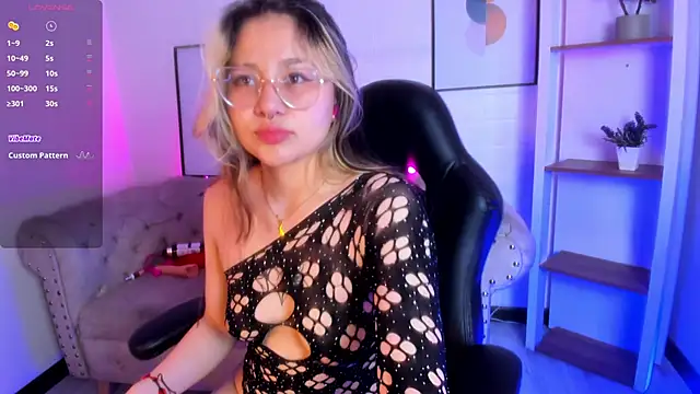 Aliiceyong online show from March 15, 2025, 4:46 am