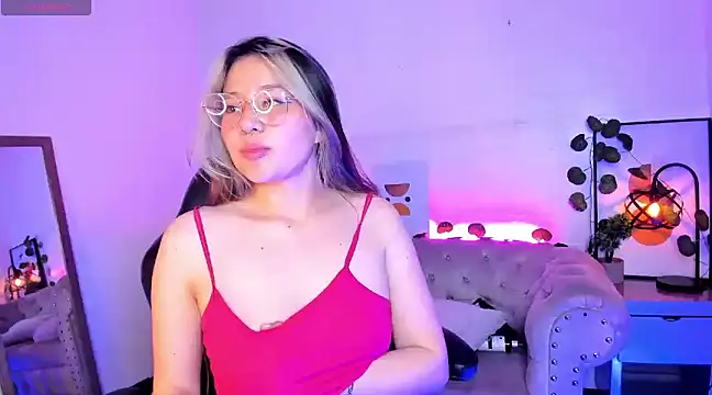 Aliiceyong online show from February 6, 2025, 3:06 am