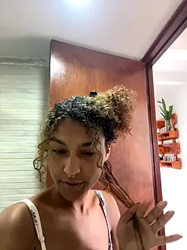 Snapshot of Johaphyton chatting on October 10, 2025, 7:36 pm Johaphyton online show from October 10, 2025, 7:36 pm