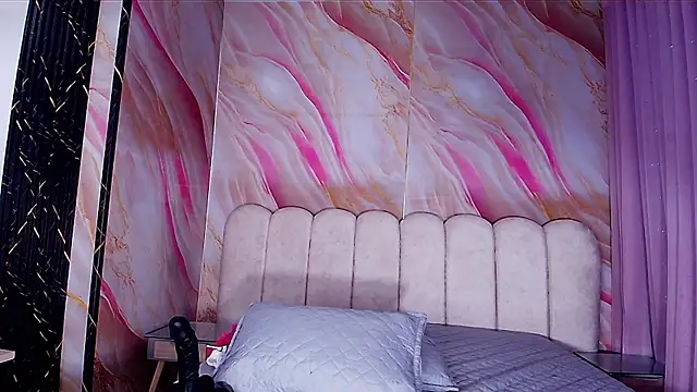 mia stanfort online show from April 13, 2026, 7:18 pm