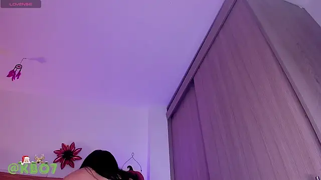 Snapshot of kimberly_latin chatting on November 21, 2025, 6:51 pm kimberly latin online show from November 21, 2025, 6:51 pm