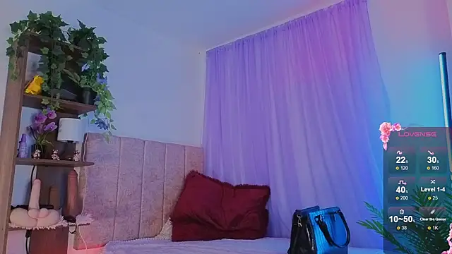 emilyrouxe online show from November 28, 2025, 4:07 pm