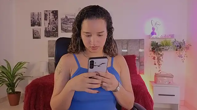 emilyrouxe online show from May 28, 2026, 3:18 pm